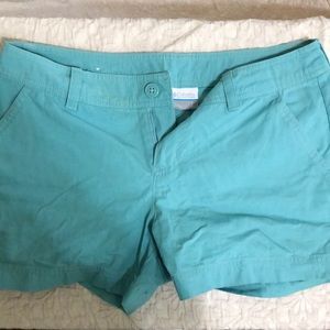 Columbia Size 6 4L (fits like a 4) like new light teal color